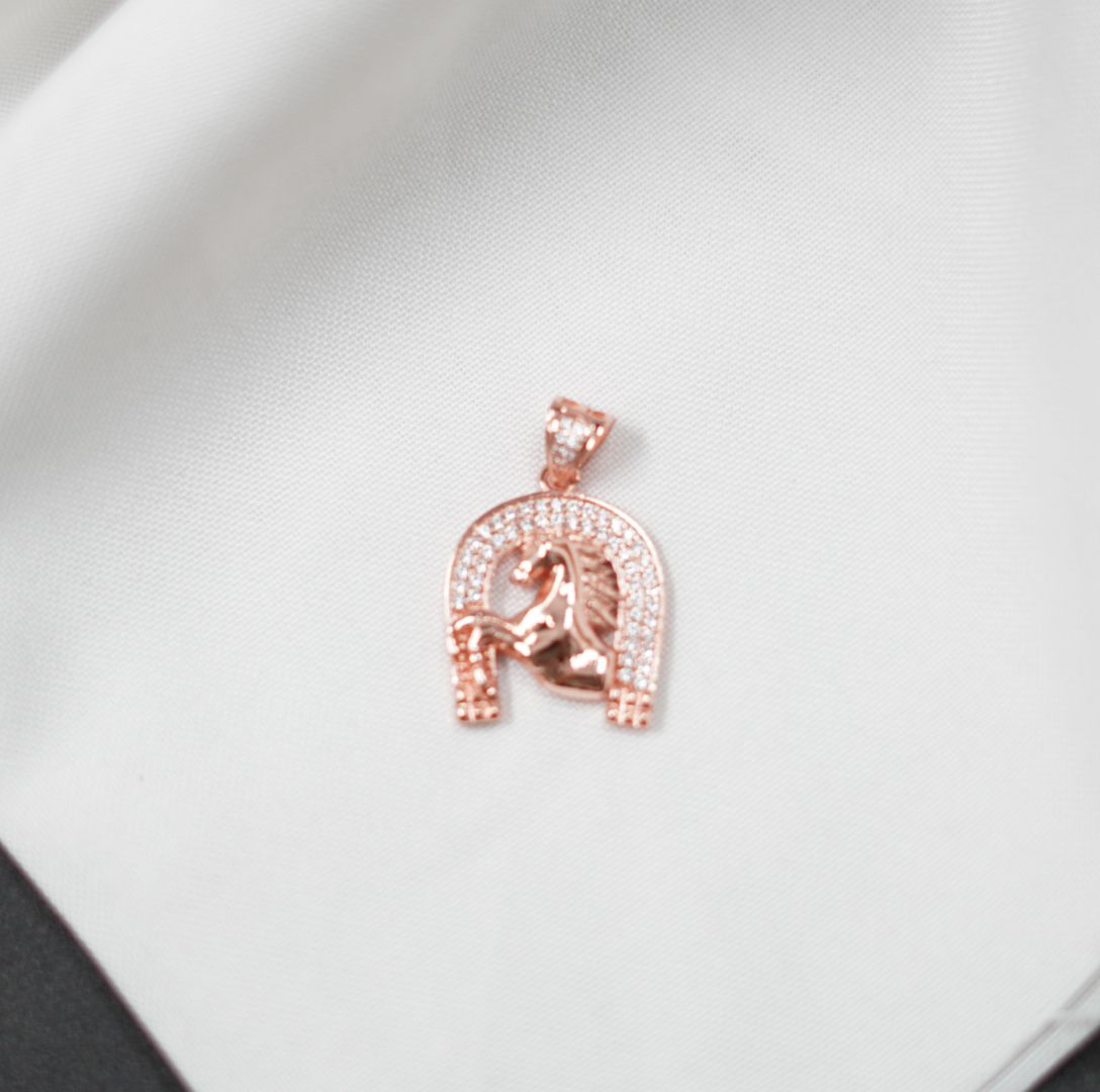 Miniatura 3 de DIJE CABALLO ROSADO PIEDRAS BLANCAS